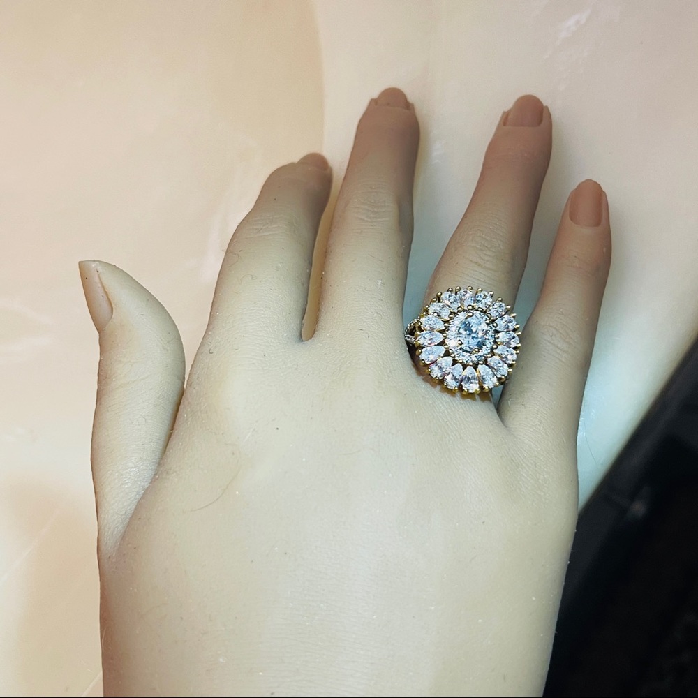 🌺Beautiful PAJ OZ GP. 925 Sterling Silver White Topaz Dinner Ring! - Picture 8 of 16